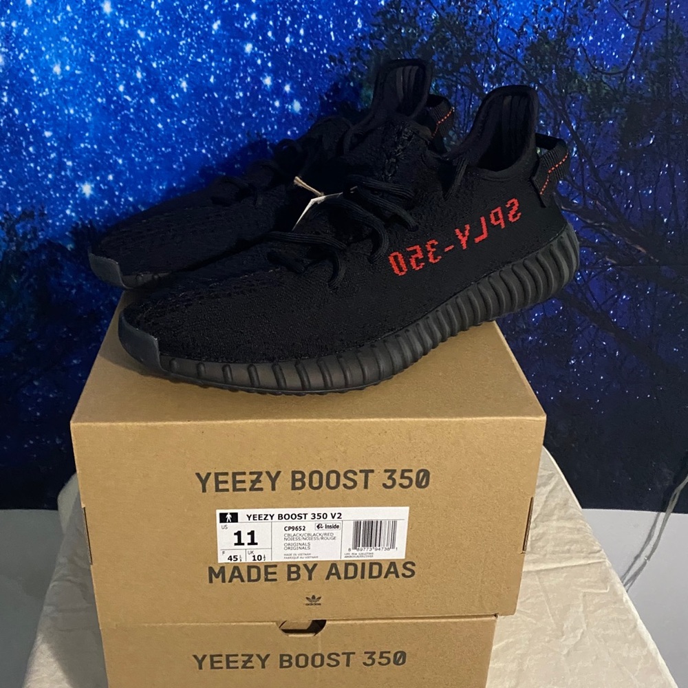 YEEZY 350 V2 black/red size 11 NWT!